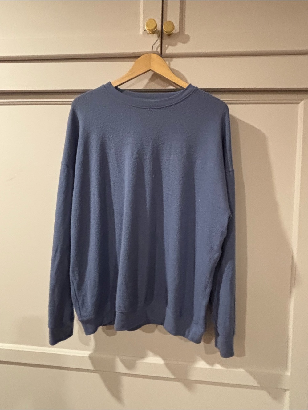 ALO Yoga Women's Crewneck Sweatshirt in Dusty Blue